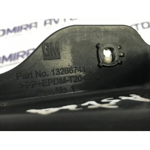 Направляющая бампера заднего права Opel Astra J HB 2009-2015 13266741